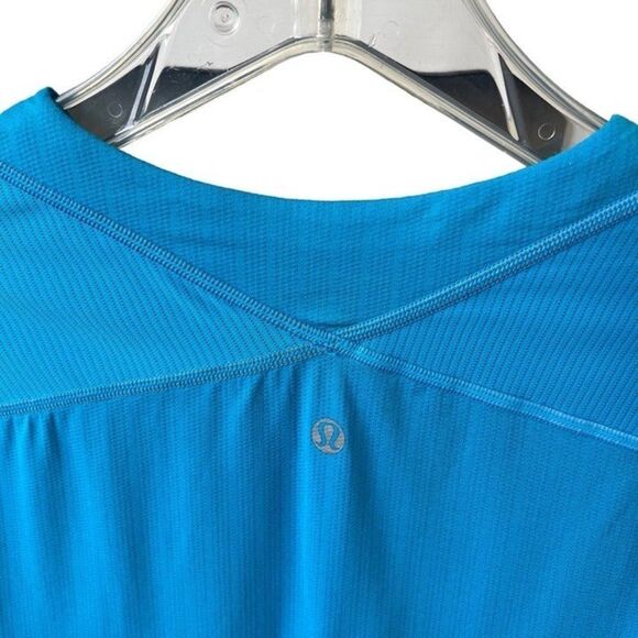 Lululemon Men's Short Sleeve Tee - Picture 4 of 4